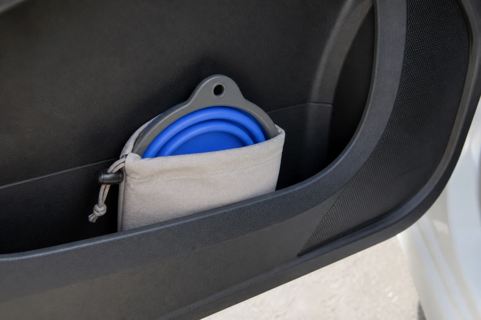 Compact collapsible pet bowl packed as a focused car-travel niche test sample